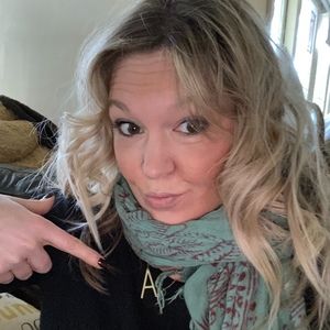 Meet your Posher, Ari